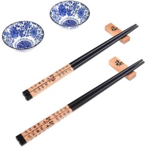 Palillos de madera con cuencos y soportes